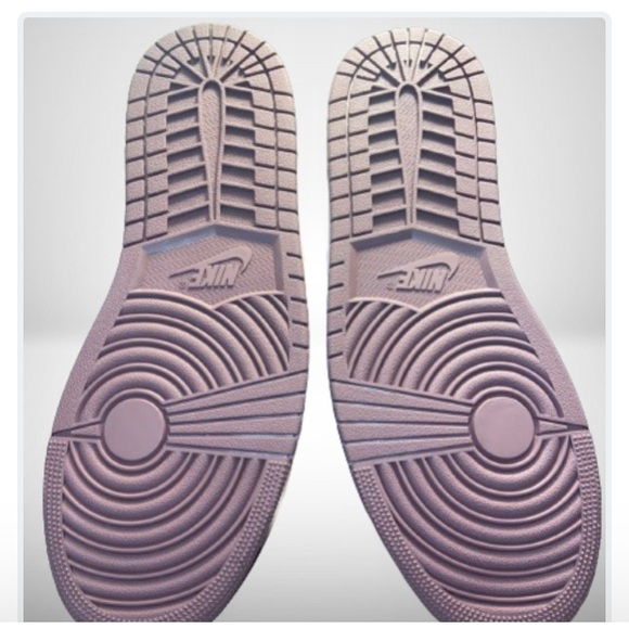 NWOT - Air Jordan 1 Retro High - Picture 7 of 7